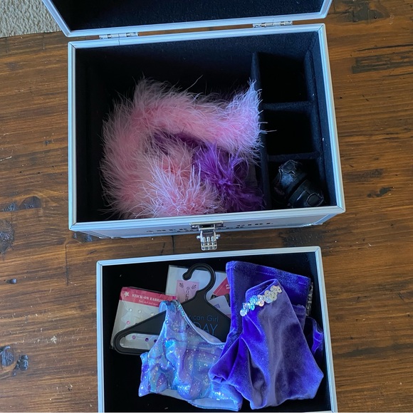 American Girl - Marisol\'s Performance Trunk with Jazz Outfit 2005 - Retired!